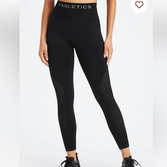 New! Fabletics Sync Seamless High-Waisted 7/8
Legging Black - Picture 3 of 8